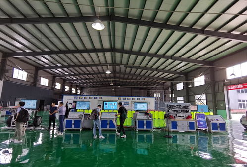 經(jīng)銷商伙伴實(shí)地參觀和緒科技智能網(wǎng)聯(lián) 新能源汽車研發(fā)設(shè)備并交流